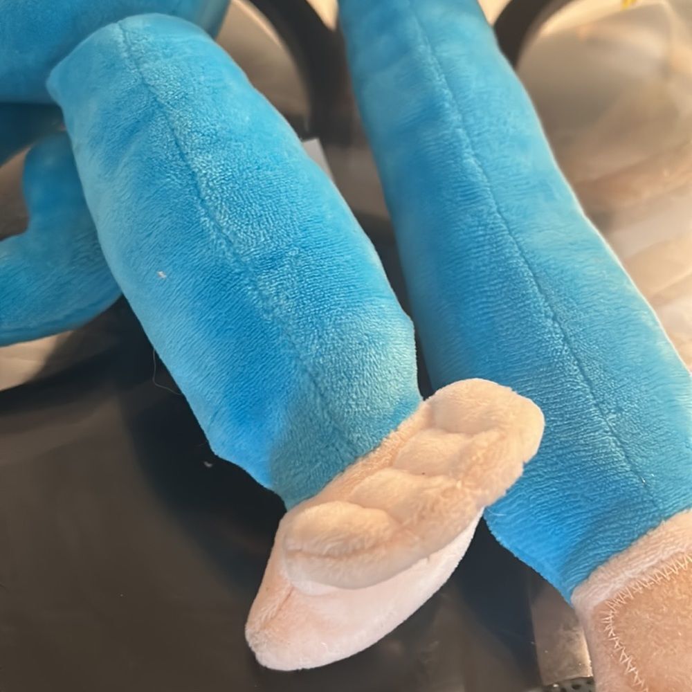 WowWee 20” Fingerlings Boris Hugs - Blue Monkey - Picture 3 of 5